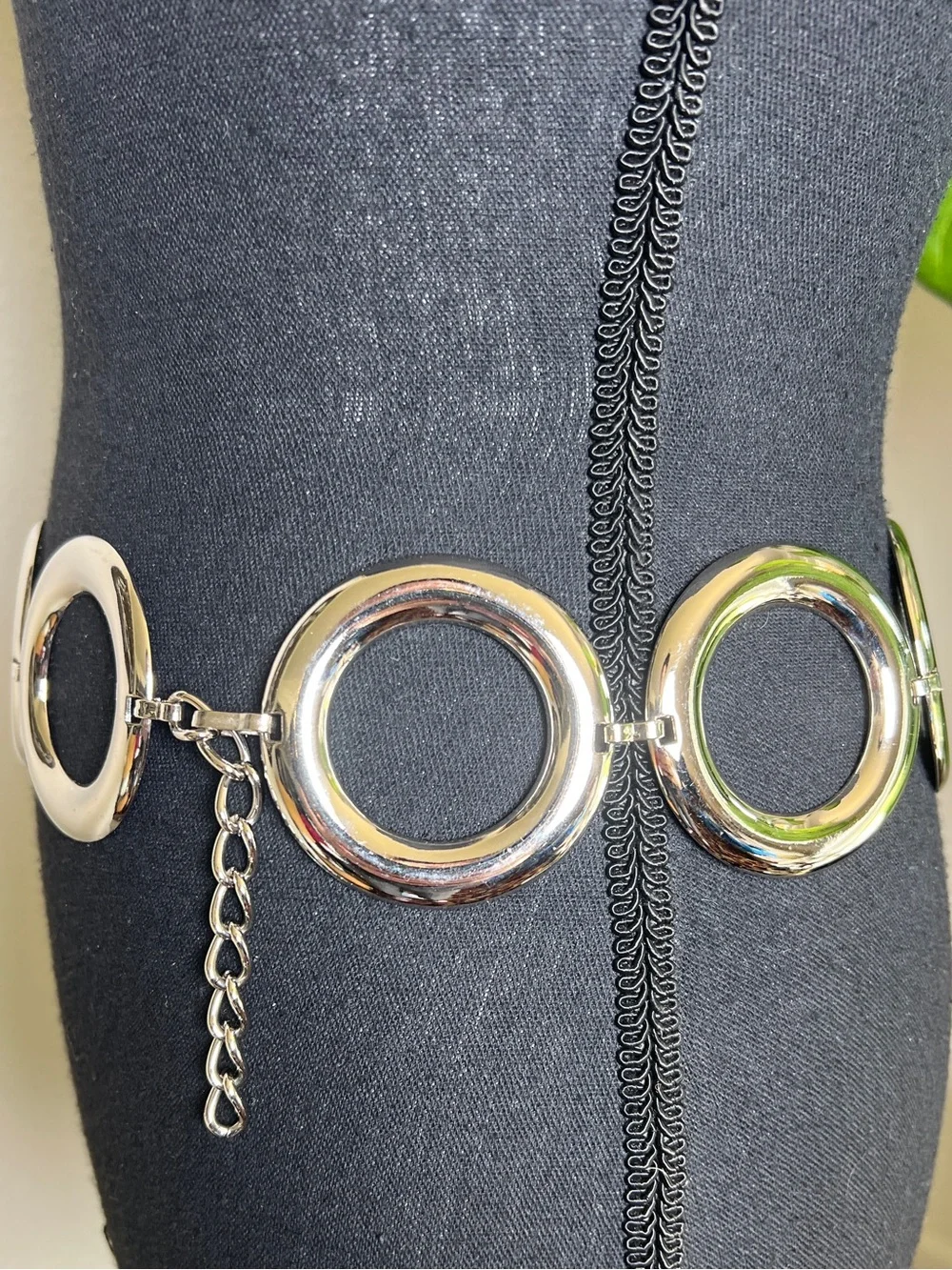 ESCADA Women’s Large Circle Shiny Silver Tone Metal Chain Link Belt
